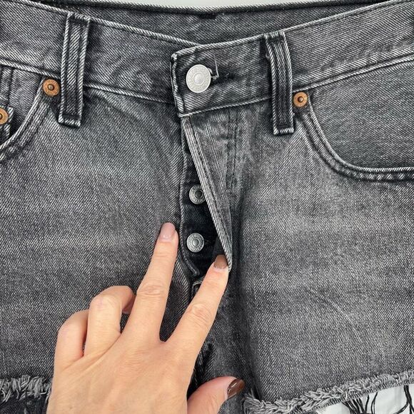 Levi's 501 Original Hidden Button Fly Cut Off Raw Hem Denim Shorts Grey Women 25 - Picture 2 of 7